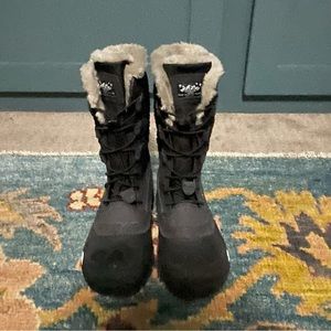 The North Face men’s snow boot. Mens Size 6